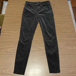 Size 2 Black Corduroy Hi-Rise Jegging. American Eagle. NWT.